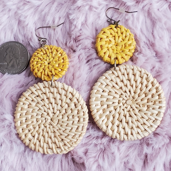 🍍Pineapple Wicker Earrings - Picture 2 of 3